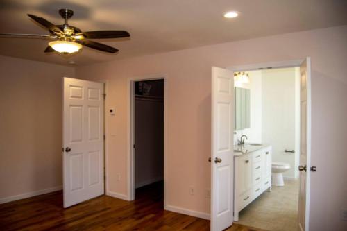 bedroom-view-of-joint-bath