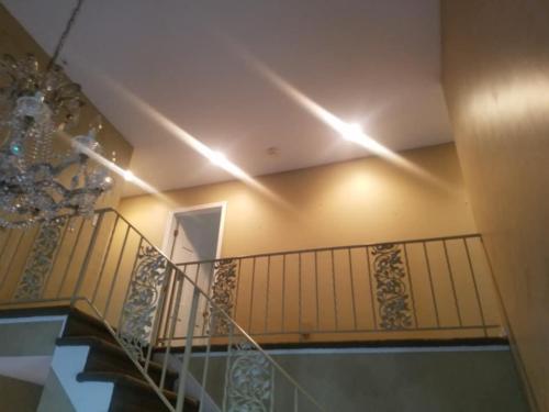 hall-up-to-2nd-floor