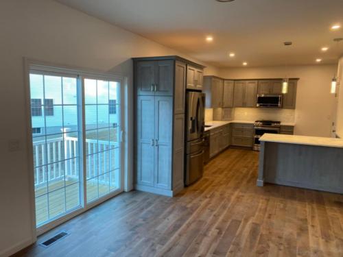 kitchen-and-slider-to-deck